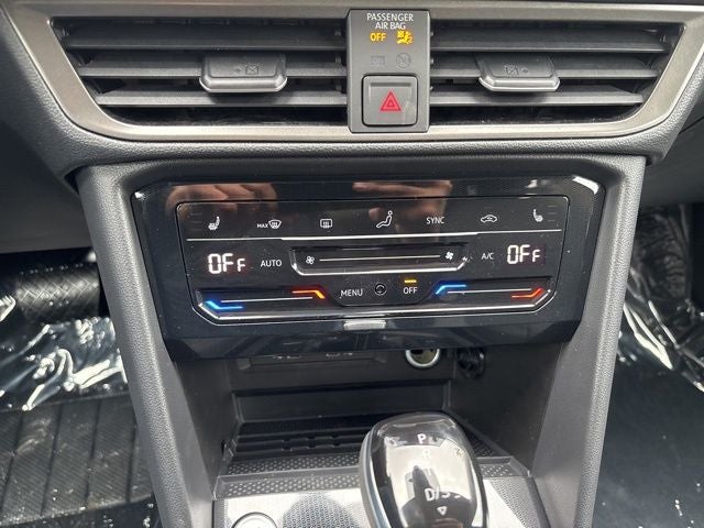 2025 Volkswagen Taos 1.5T SE Black