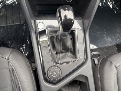 2025 Volkswagen Taos 1.5T SE Black