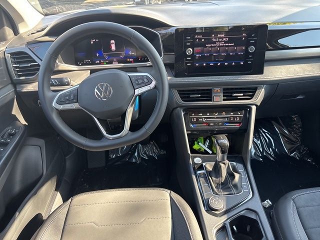 2025 Volkswagen Taos 1.5T SE Black