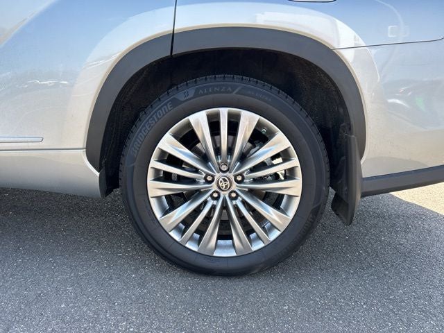 2024 Toyota Highlander Hybrid Platinum