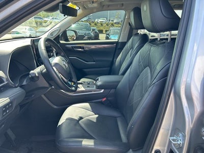 2024 Toyota Highlander Hybrid Platinum