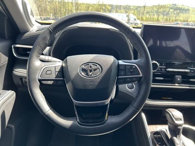 2024 Toyota Highlander Hybrid Platinum