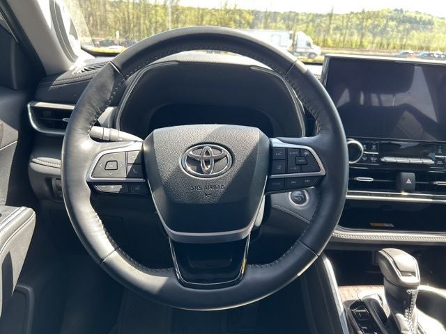 2024 Toyota Highlander Hybrid Platinum