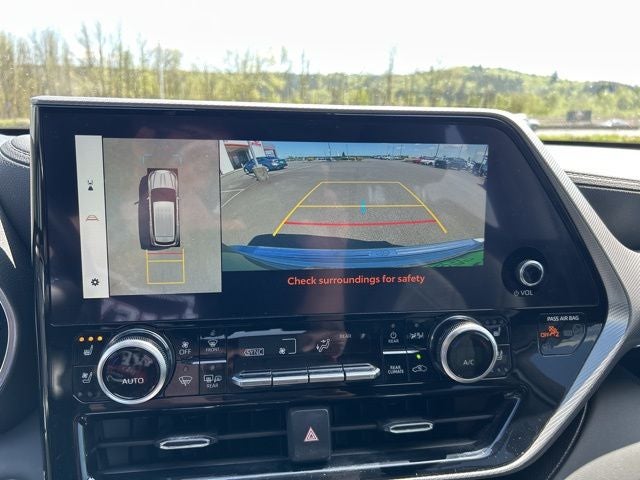 2024 Toyota Highlander Hybrid Platinum