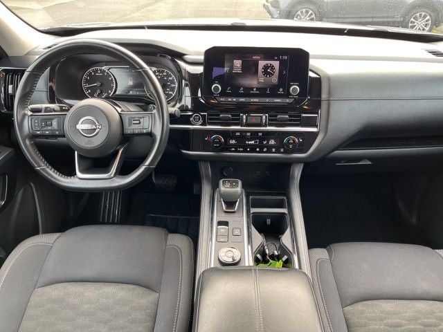 2023 Nissan Pathfinder SV