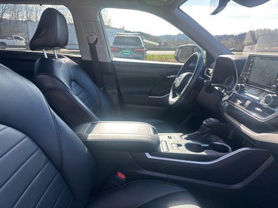 2022 Toyota Highlander Hybrid XLE