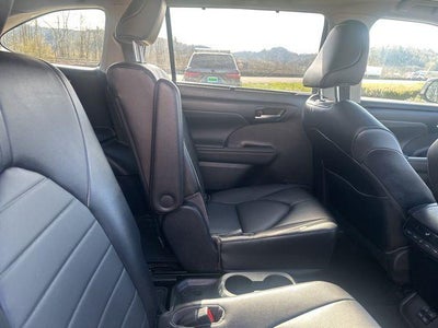 2022 Toyota Highlander Hybrid XLE