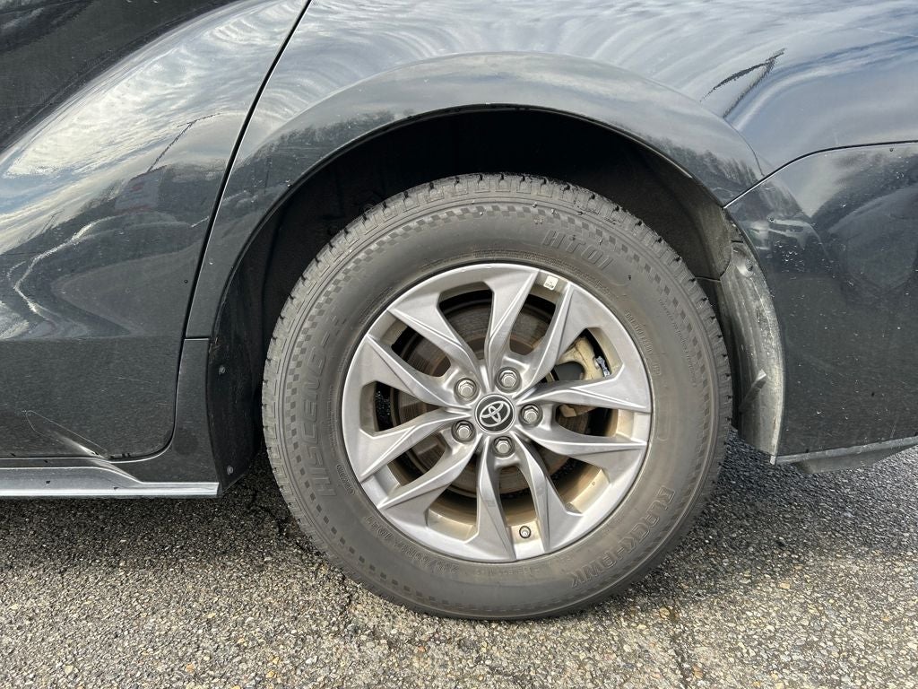 2024 Toyota Sienna XLE 8 Passenger