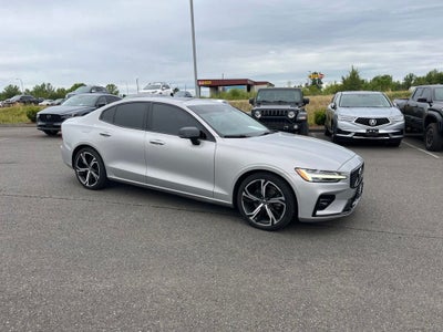 2024 Volvo S60 B5 Core Dark Theme