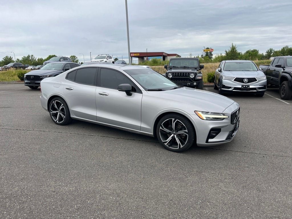 2024 Volvo S60 B5 Core Dark Theme