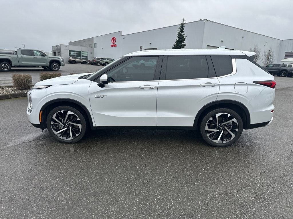 2023 Mitsubishi Outlander PHEV Base