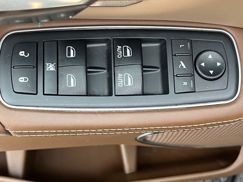 2019 RAM 1500 Longhorn Crew Cab 4x4 5'7' Box