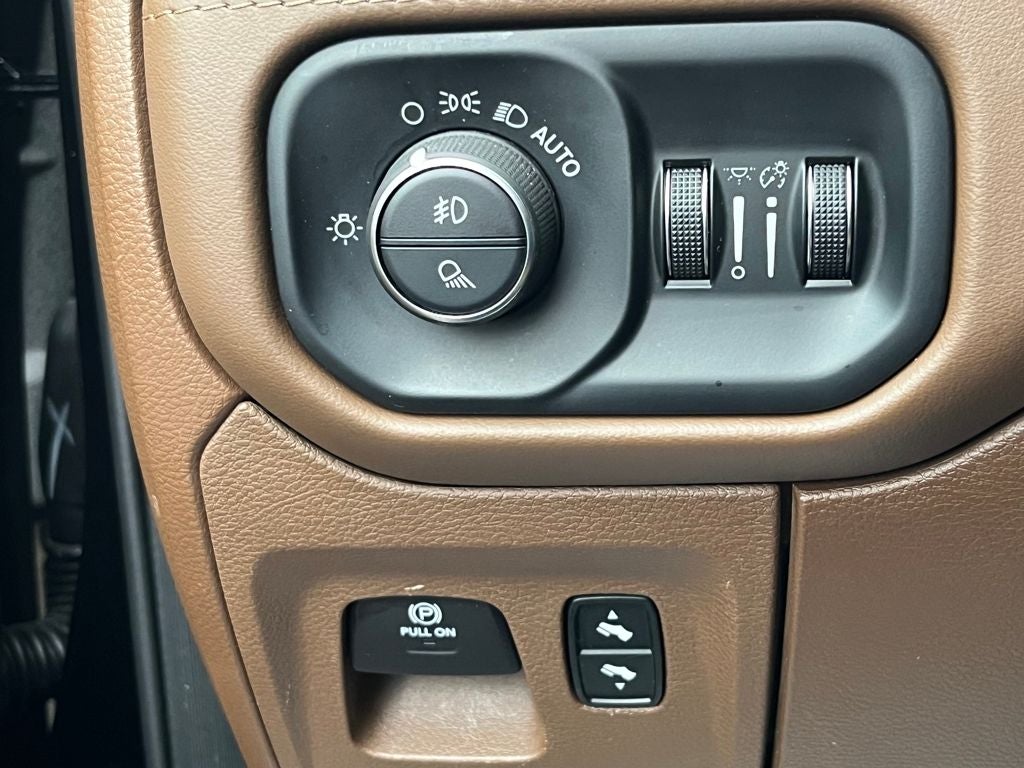 2019 RAM 1500 Longhorn Crew Cab 4x4 5'7' Box