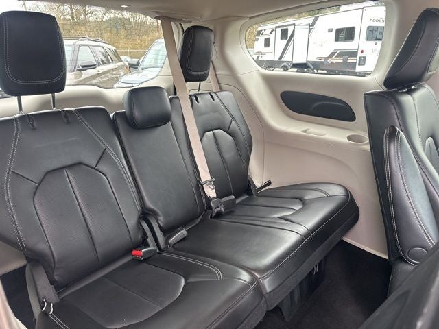 2023 Chrysler Pacifica Hybrid Touring L