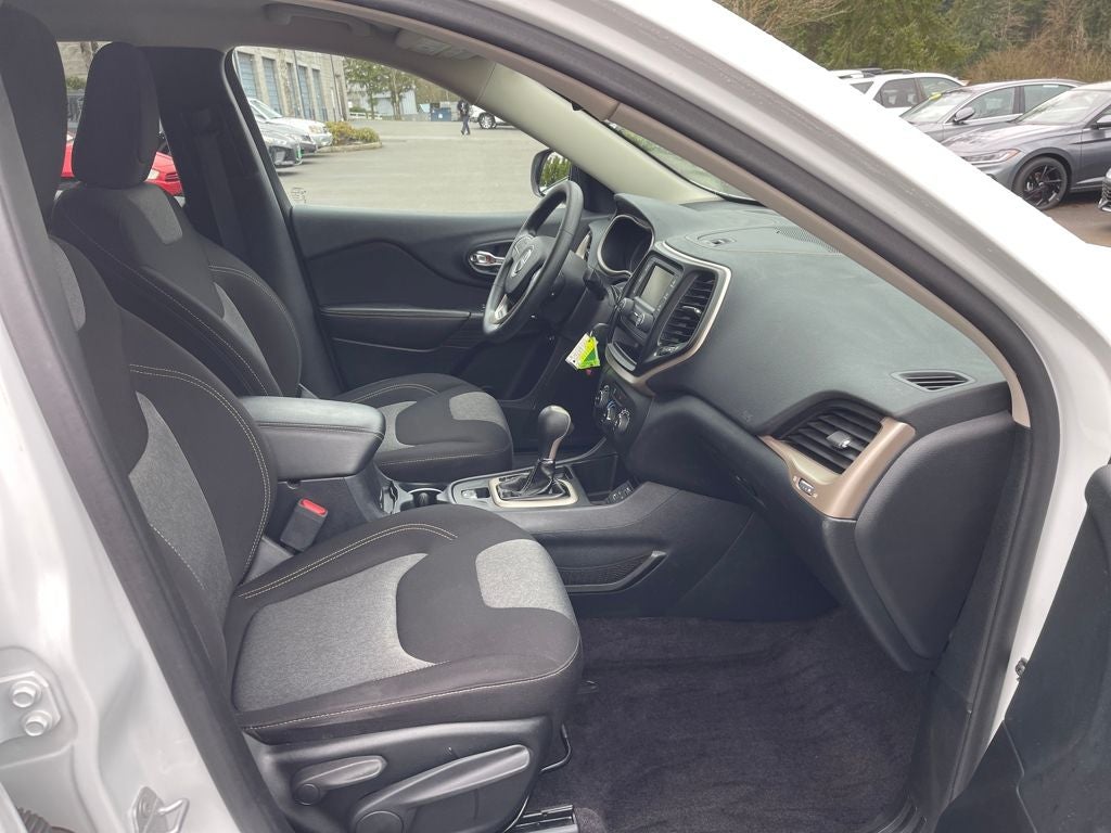 2016 Jeep Cherokee Sport