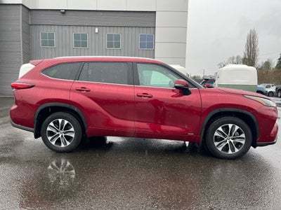 2022 Toyota Highlander Hybrid XLE