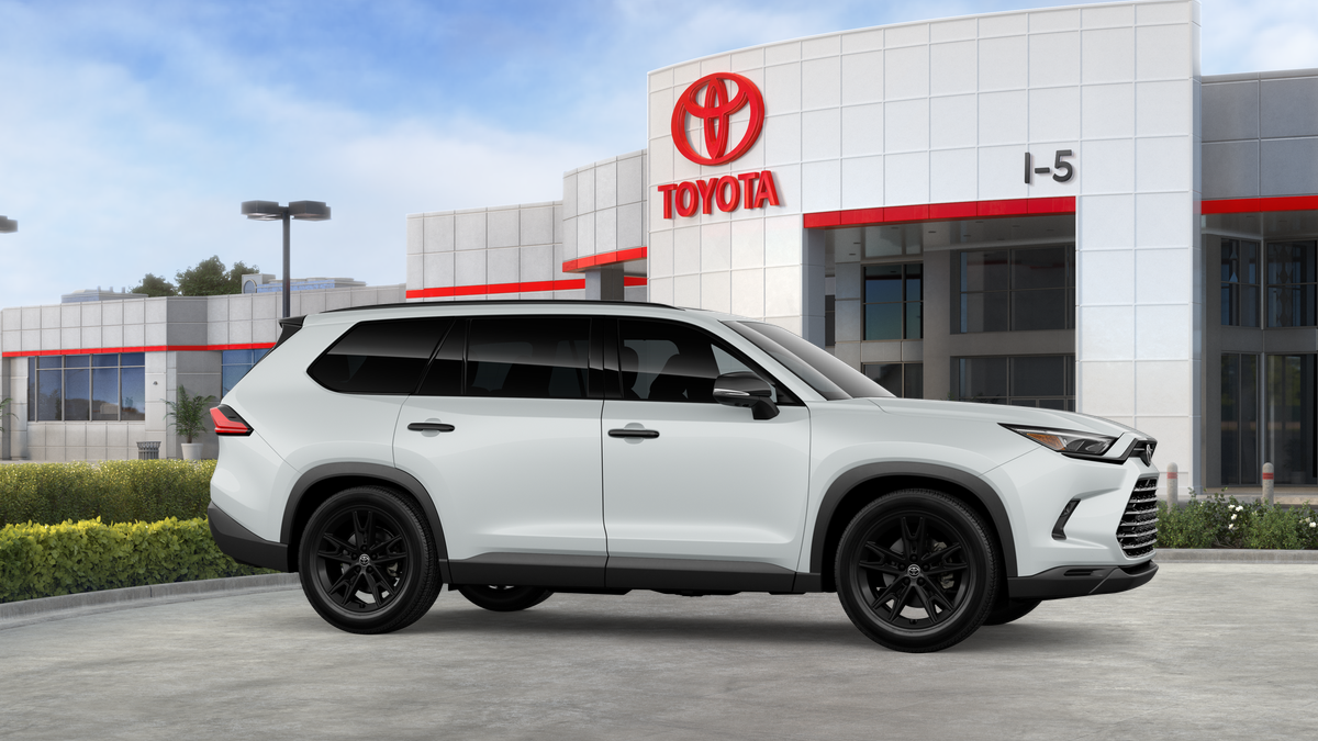 2026 Toyota Grand Highlander Hybrid Nightshade