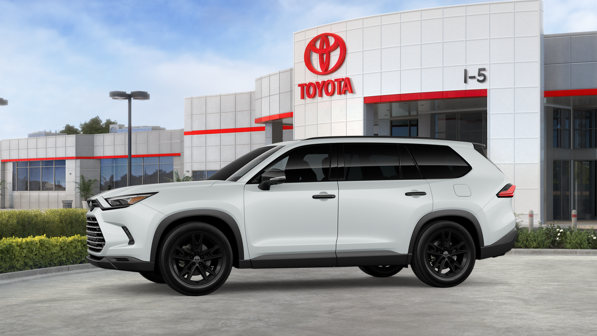 2026 Toyota Grand Highlander Hybrid Nightshade